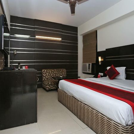 Oyo 13541 Otani Hotel Делі Екстер'єр фото
