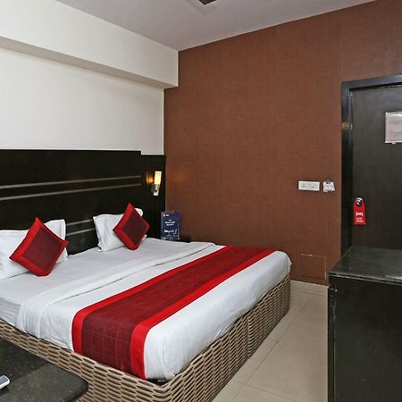 Oyo 13541 Otani Hotel Делі Екстер'єр фото