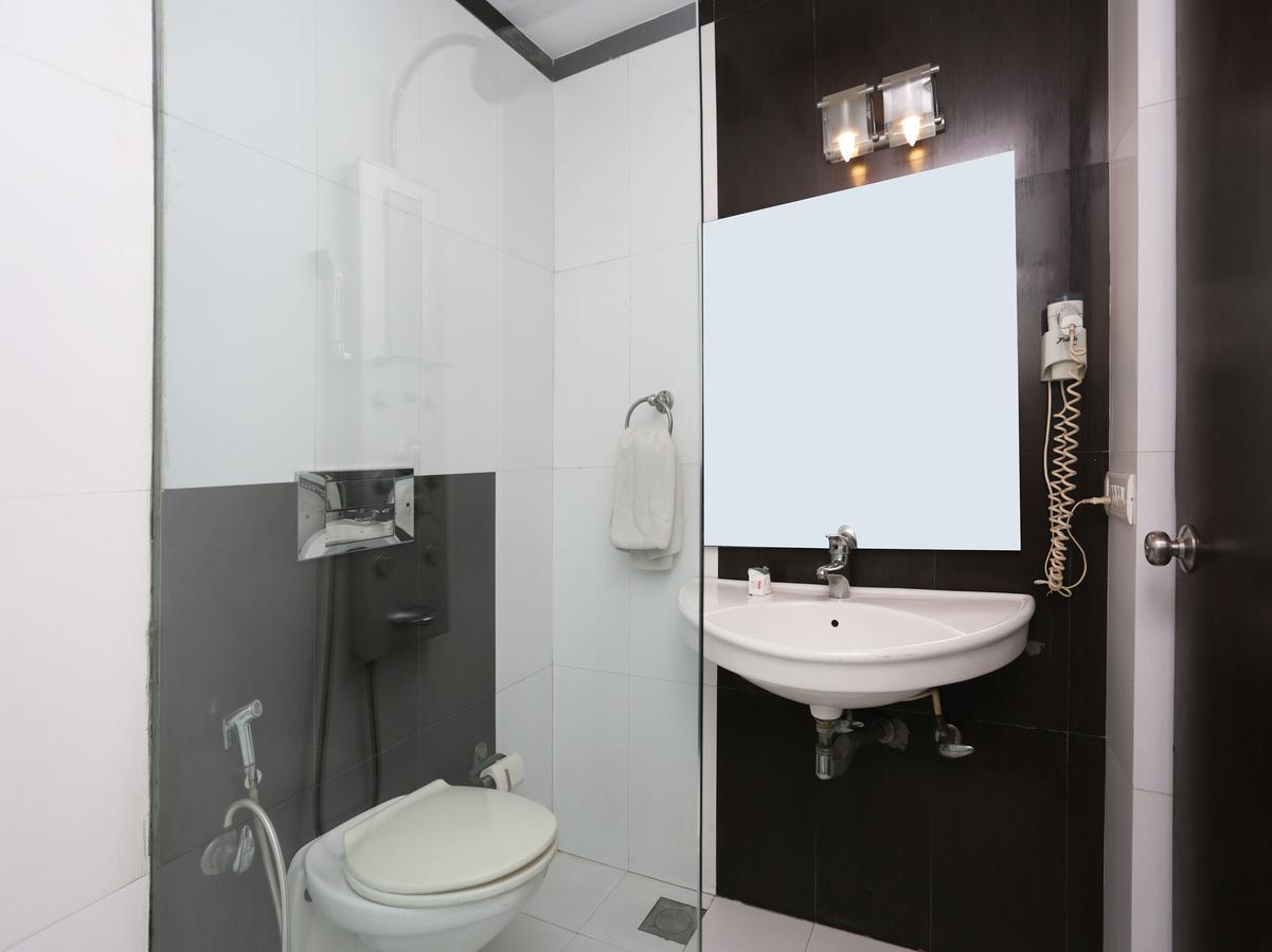 Oyo 13541 Otani Hotel Делі Екстер'єр фото
